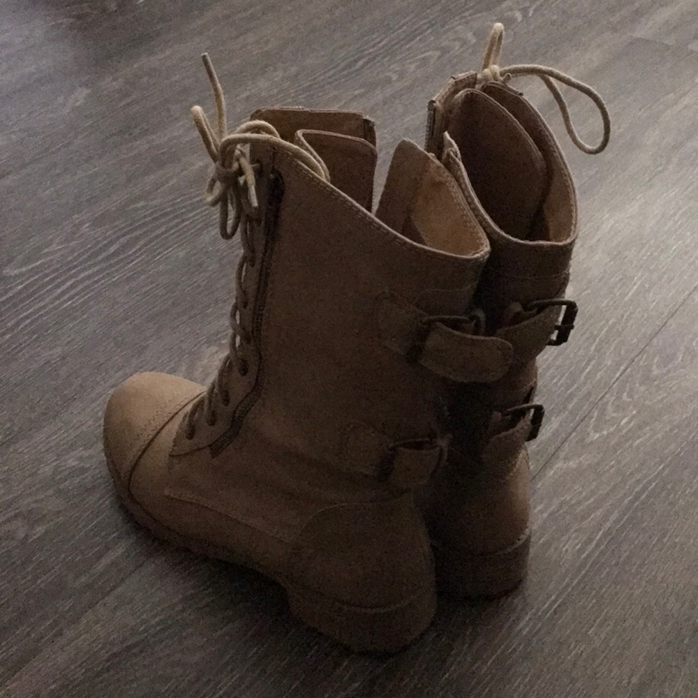 Boots - Picture 3 of 3